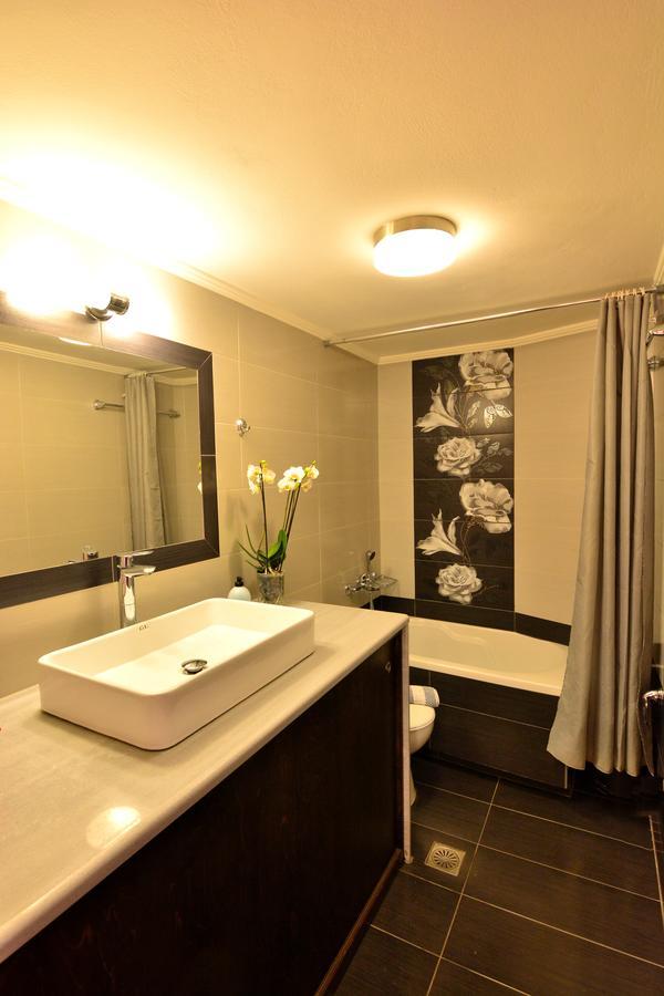 Luxury Suites In Stavromenos Exterior photo